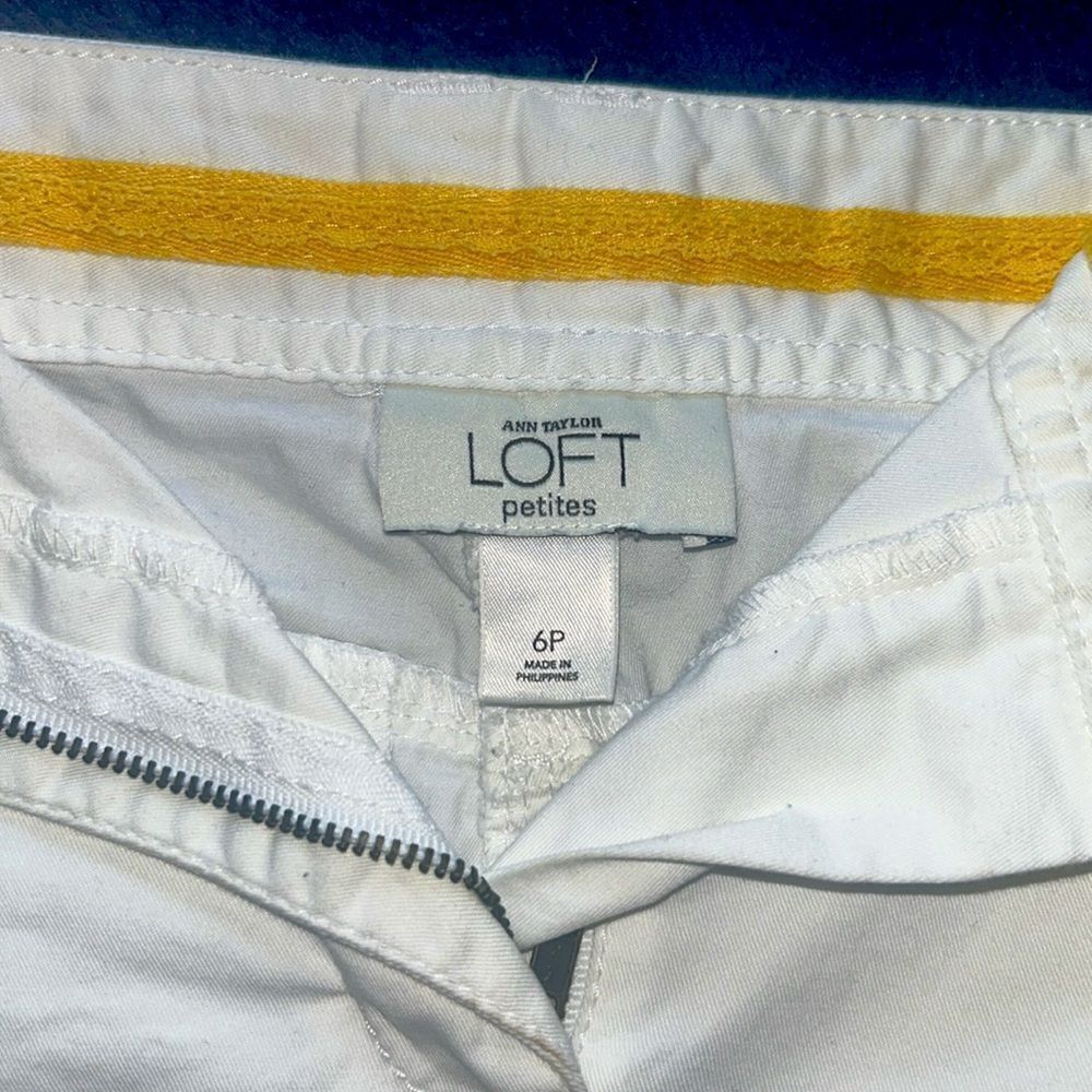 Ann Taylor Loft White Short Skit Size 6 Petites - Picture 2 of 6